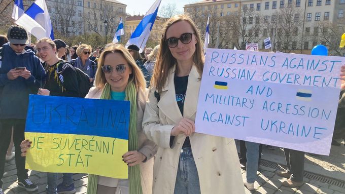 Jedna je Ruska. Jedna Ukrajinka. Velké kamarádky. Válka na tom nic nezměnila. Obě touží po míru. Obě dnes v Praze protestují proti Putinovi.