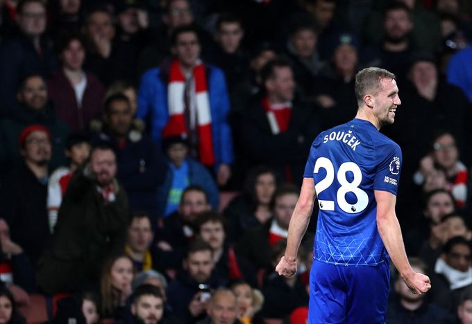 Záložník West Hamu Tomáš Souček slaví svůj gól do sítě Arsenalu