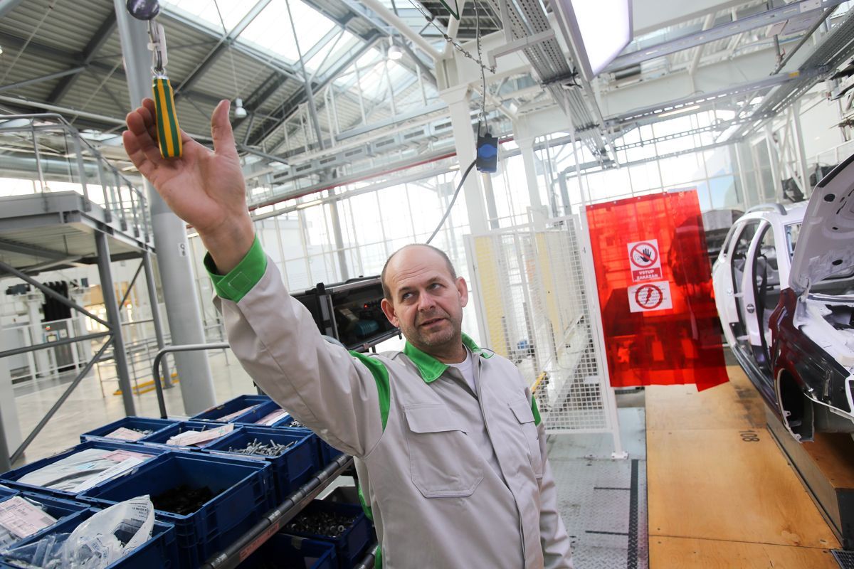 Radek Pecák na den dělníkem ve Škodě v Ml. Boleslavi