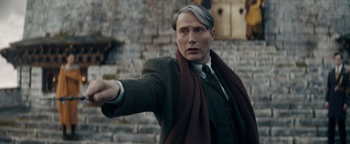 Mads Mikkelsen jako Gellert Grindelwald.