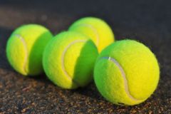 Vědci vyřešili problém s tenisovými míčky. Pomůže jim to předpovídat pády lavin