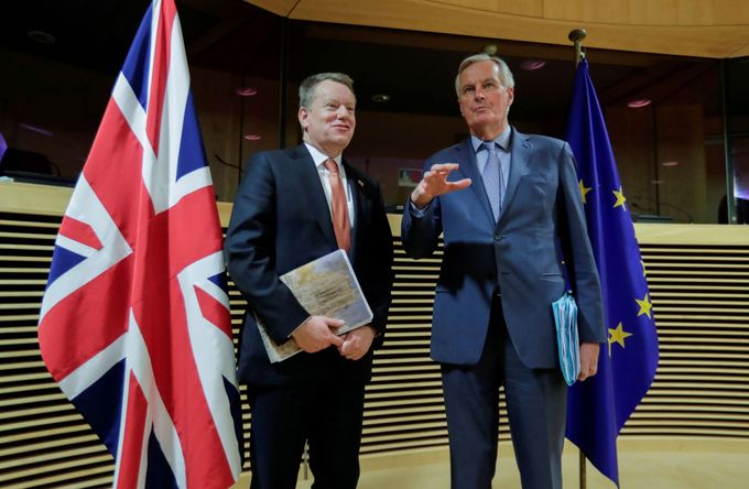 David Frost (vlevo) a Michel Barnier.