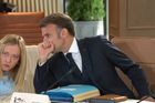 Kéž by je tak bylo slyšet. Vtipálci "odhalili", čím Macron tak znechutil Meloniovou