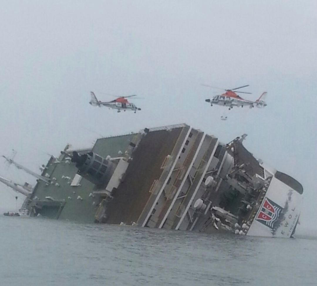 U Korejského poloostrova se potopil trajekt Sewol se 459 lidmi na palubě