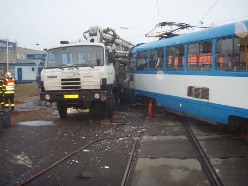 V Ostravě narazila Tatra do tramvaje