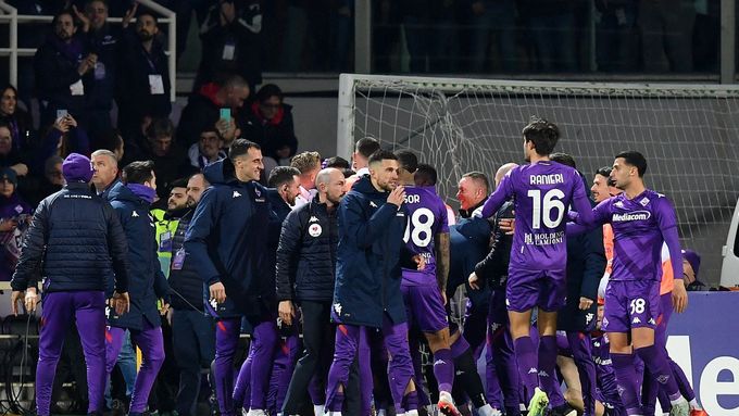 Nadšení Fiorentiny po druhém gólu do sítě AC Milán