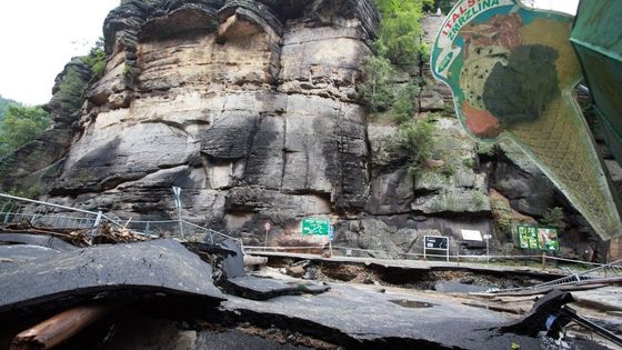 Odklízení škod: Je třeba dřív pomoci v turistickém letovisku nebo v lidských obydlích?