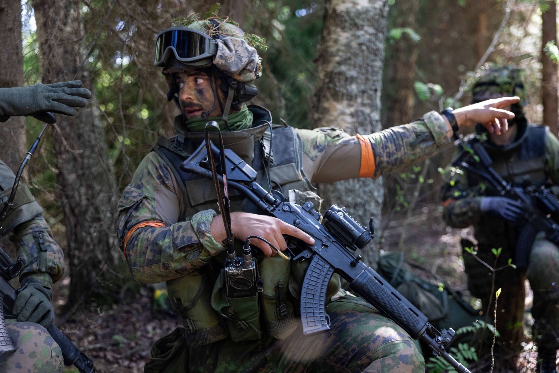 NATO finsko vojáci armáda cvičení zbraně