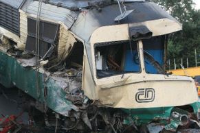 IN PICTURES: Cleaning up after a train crash