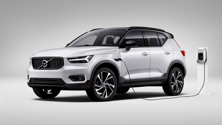 Další automobilka chce vychovat řidiče plug-in hybridů. Volvo jim zaplatí elektřinu