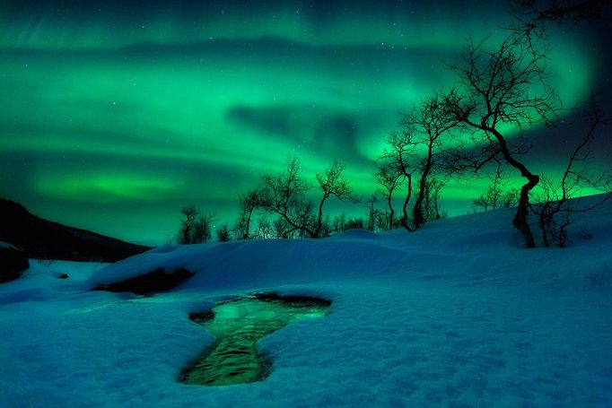 Soutěžní kategorie : Earth and Space  Druhé místo : Arild Heitmann (Norsko)  Název fotografie : "Green World"