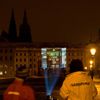 Greenpeace si posvítili na Pražský hrad