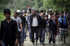 Mimořádný stav: Makedonie kvůli běžencům zavírá část hranic