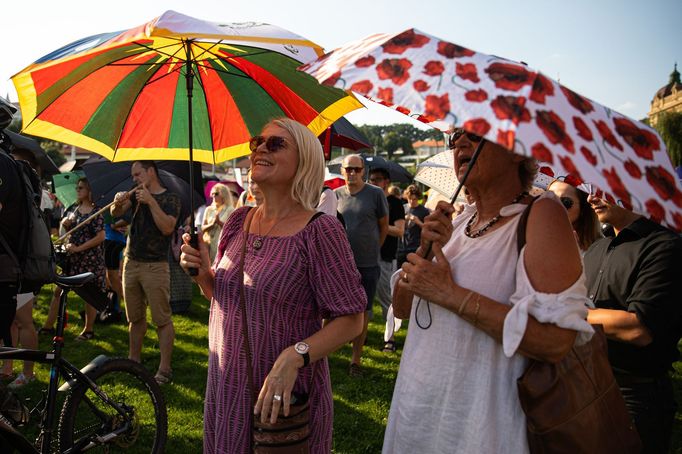 Demonstrace Milion chvilek pro demokracii proti ministru spravedlnosti Pavlu Blažkovi.