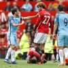 PL, Manchester United-Manchester City: Marouane Fellaini (27) - David Silva (vlevo)