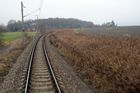 Vlak zabil mladíka na Písecku, provoz na trati z Plzně do Budějovic se zastavil