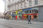Česká města trpí pod nánosy nevkusné reklamy, říká designérka. Chce očistit ulice Brna