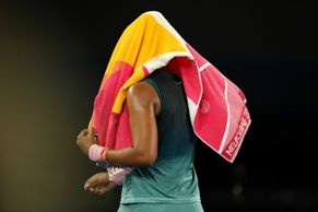 Kvitová se rvala jako lvice. Ósakaová byla na ručník, přesto takhle dokráčela na trůn