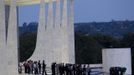 The coffin of architect Oscar Niemeyer leaves the Planalto Palace December 6, 2012. Niemeyer, a towering patriarch of modern architecture who shaped the look of modern Brazil and whose inventive, curved designs left their mark on cities worldwide, died late on Wednesday. He was 104. Niemeyer had been battling kidney and stomach ailments in a Rio de Janeiro hospital since early November. His death was the result of a lung infection developed this week, the hospital said, little more than a week before he would have turned 105. REUTERS/Ueslei Marcelino (BRAZIL - Tags: OBITUARY SOCIETY) Published: Pro. 6, 2012, 9:59 odp.