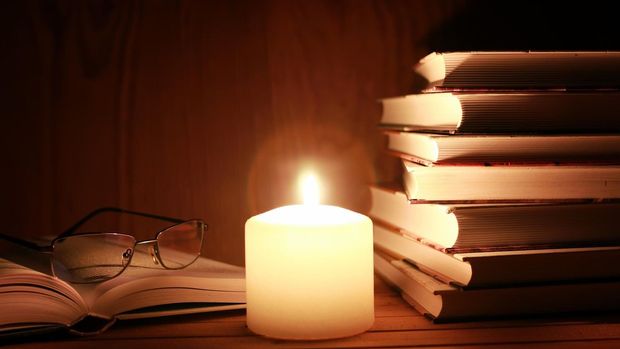 KVÍZ: Jeden je tu navíc. Poznáte mezi literárními díly a autory záludného vetřelce?