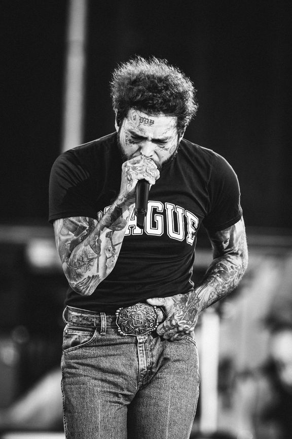 Americký zpěvák Post Malone během vystoupení v pražských Letňanech v srpnu 2025.
