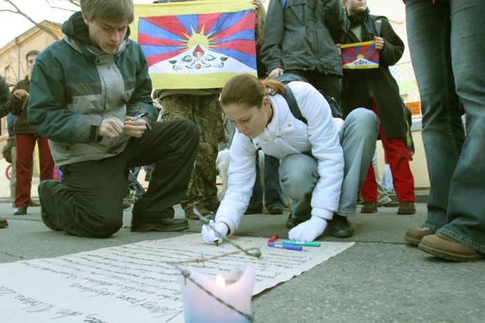 Tibet, demonstrace k 47.výročí okupace.