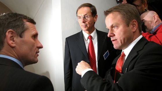 Švejnar přesvědčuje politické strany