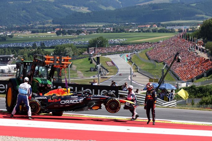 Kolize Maxe Verstappena, Red Bull a Andrey Kimi Antonelliho, Mercedes ve VC Rakouska F1 2025 - Red Bull