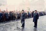 Miloš Jakeš  při oslavách výročí 40 let od komunistického puče v roce 1948. Staroměstské náměstí, Praha, 25. 2. 1988