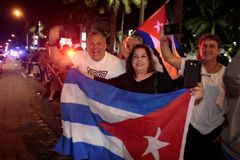 Havana smutní, Miami slaví. Kubánští emigranti vidí v Castrově smrti naději