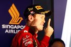 Vettel ukončil čekání dlouhé 392 dní. Vyhrál v Singapuru
