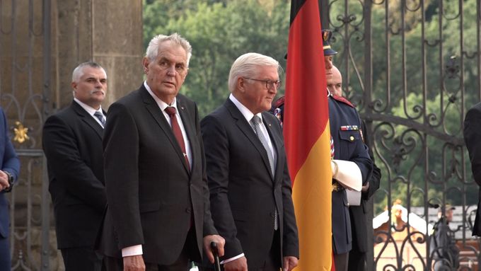 Miloš Zeman uvítal na Hradě německého prezidenta Steinmeiera.