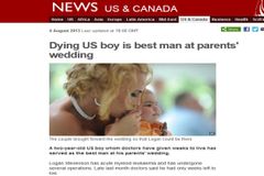 Dvouletý chlapec byl za družbu na svatbě rodičů. Umírá