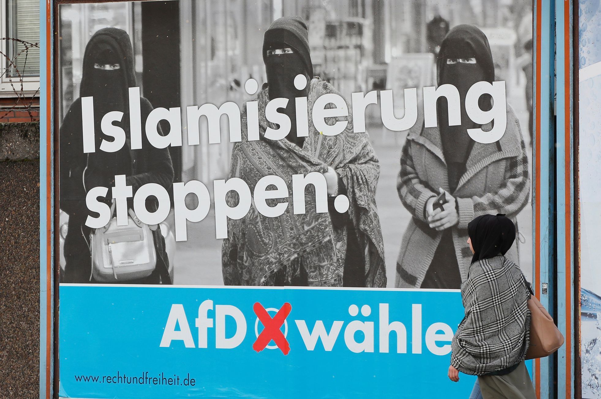 "Stop islamizaci!" Plakát strany AfD v Německu.