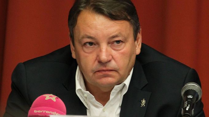 Tomáš Král je ve válce s kritiky českého hokeje. Teď se proti němu ostře ohradil i sportovní manažer Slavie Luděk Bukač mladší.