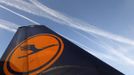 Air planes fly over the Fraport airport, next to a Lufthansa aircraft tail fin, in Frankfurt, September 4, 2012. Lufthansa passengers face widespread flight disruption after cabin crew representatives said they continue a series of strikes over pay and cost-cutting measures at Germany's largest airline. The UFO cabin crew member union, which represents around two-thirds of Lufthansa's 19,000 cabin crew, late on Thursday called on its members to strike from 0400 GMT to 1500 GMT on Tuesday in Frankfurt and Berlin. REUTERS/Kai Pfaffenbach (GERMANY - Tags: BUSINESS EMPLOYMENT CIVIL UNREST TRANSPORT) Published: Zář. 4, 2012, 6:25 dop.