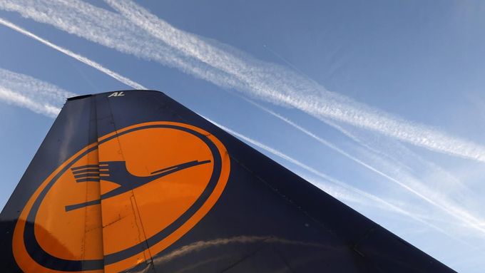 Foto: Vztek a bezmoc na letištích. Lufthansa nelétá, stávkuje