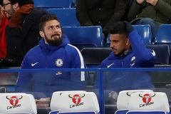 Giroud jen přihlížel nejhorší porážce Chelsea v sezoně, Tottenham zvládl šlágr s United