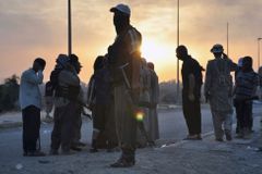 Islamisté se v Iráku dopouštějí válečných zločinů, tvrdí OSN