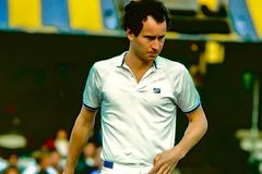 Za to zaplatíš, supěl odepsaný McEnroe. Jugoslávský obr ho ztrapnil sendvičem