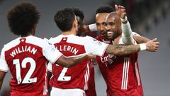 Hráči Arsenalu se radují v zápase Arsenal - West Ham United