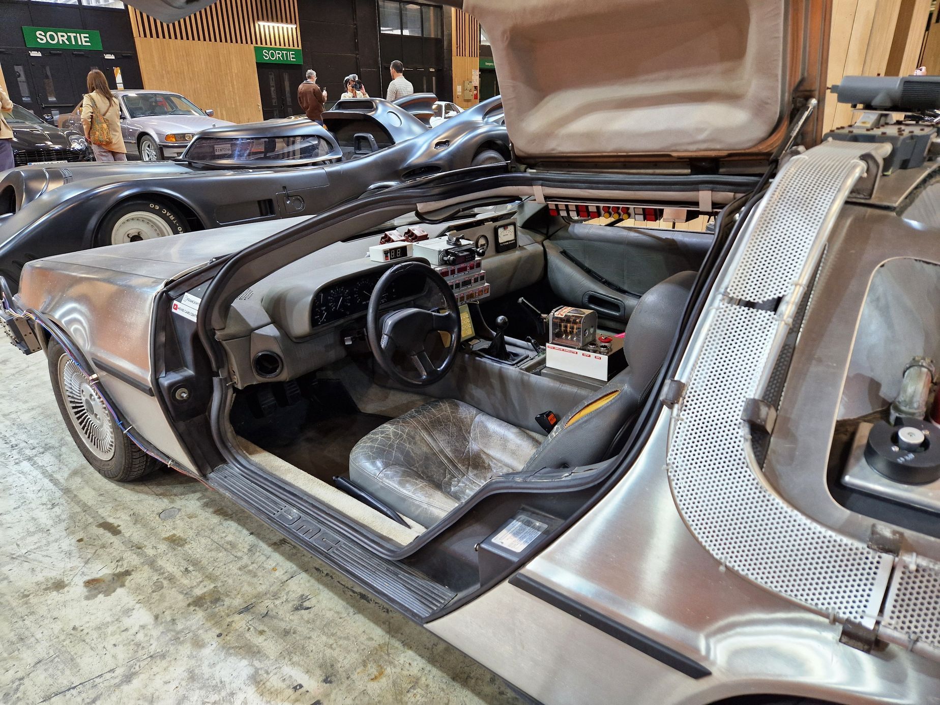 historická a filmová auta autosalon Paříž
