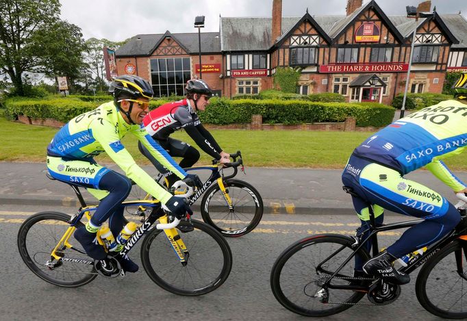 Alberto Contador trénuje v Leedsu na Tour de France 2014