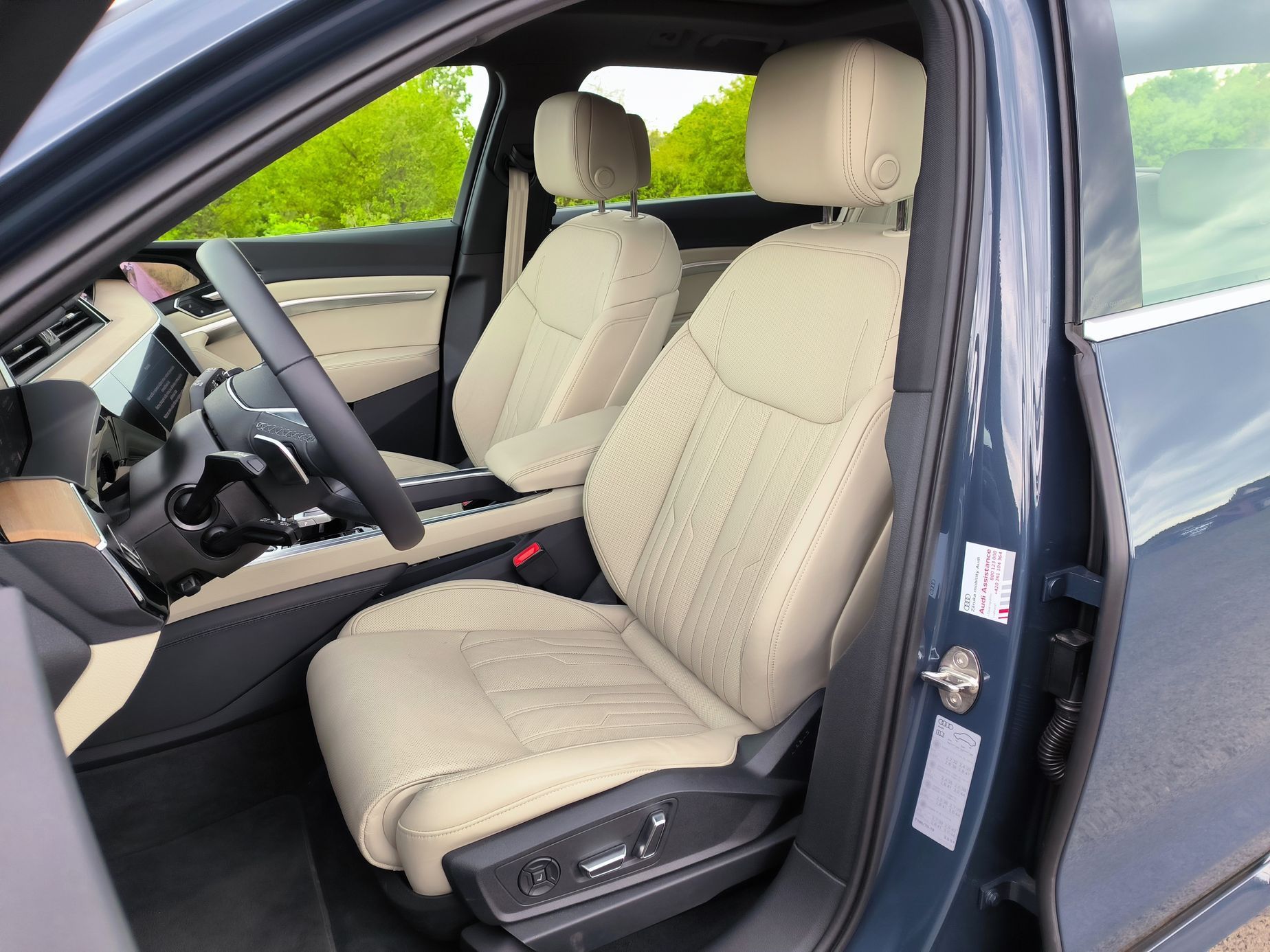 Audi Q8 55 e-tron (2023)