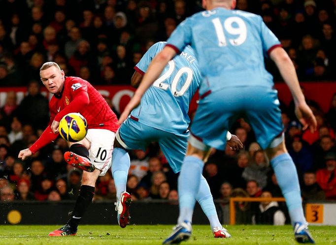 Manchester United - West Ham United (pálí Wayne Rooney)