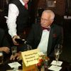 Václav Klaus večeří v Becher's baru Grand hotelu Pupp