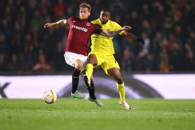 Čtvrtfinále Evropské ligy Sparta vs. Villarreal (Radoslav Kováč a Cedric Bakambu)