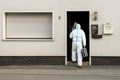 Policie našla v domě v Bavorsku osm mrtvých dětí. Pátrá po ženě, zřejmě jejich matce