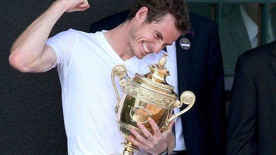 Finále nejvýše nasazených tenistů přineslo skvělý tenis i přepsání historie. Andy Murray ukončil 77leté britské čekání na wimbledonský triumf v mužské dvouhře