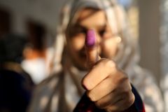 Volby v Bangladéši vyhrála strana dosavadní premiérky, při protestech zemřelo 17 lidí